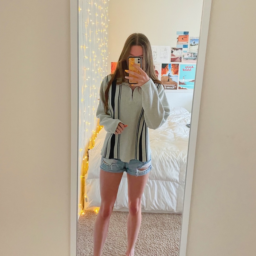 VINTAGE GREY STRIPPED ZIP UP